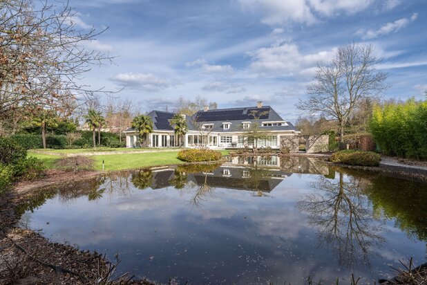 Exclusieve villa met binnenzwembad op ca. 5.000 m² te Pelt