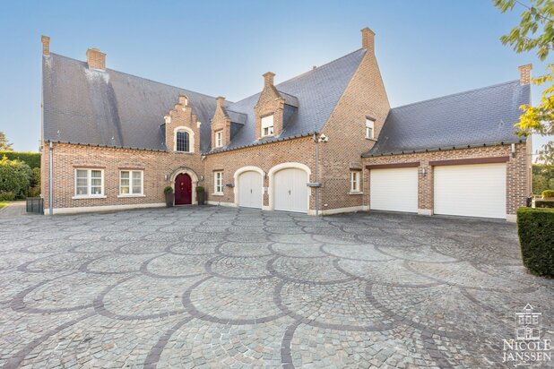 Royale villa in residentiële buurt 