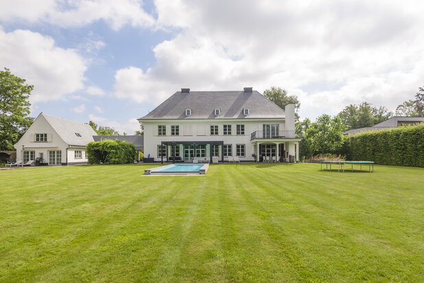 Prachtige kasteelvilla met parktuin.