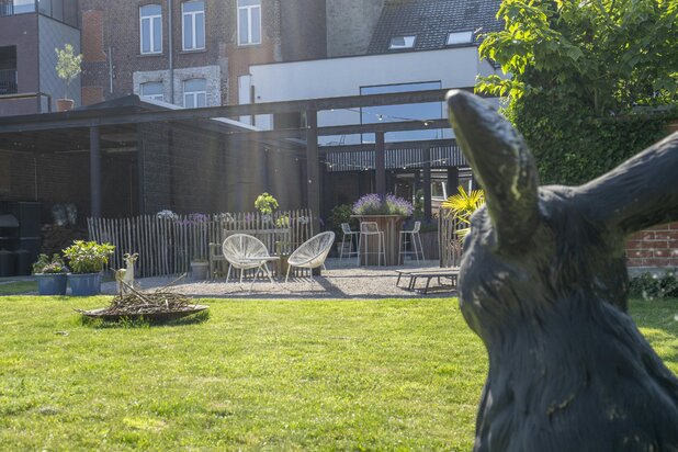 Prachtig gerenoveerde herenwoning te koop met uitweg 