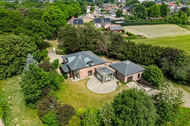 Stijlvolle villa met 4 slpks op 4.435 m² te Dessel