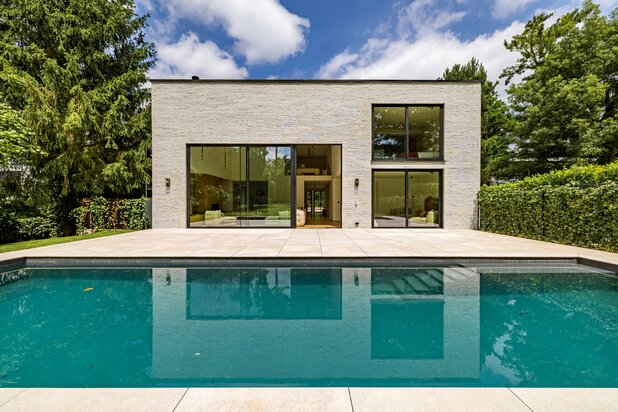 Prince d'Orange, Eigentijdse villa met strakke architecturale lijnen