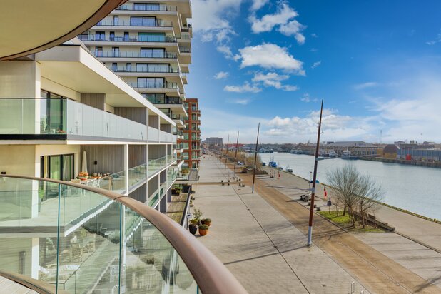 Unieke aanbieding: appartement met 3 slaapkamers, zeezicht, zicht op de vaargeul en skyline van Oostende.