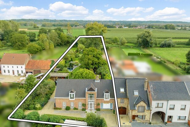 In prijs gedaald ! Instapklaar landhuis met bewezen B&B, wellness, dierenfaciliteiten en uitzonderlijk privacy wonen en ondernemen in Maasmechelen.