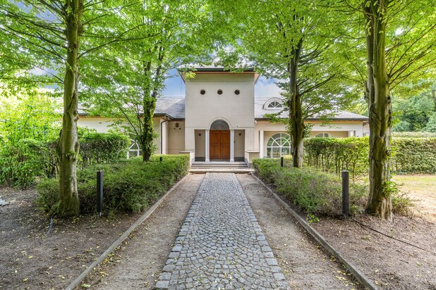 Charmante villa met zwembad op een ruim perceel te Herenthout 