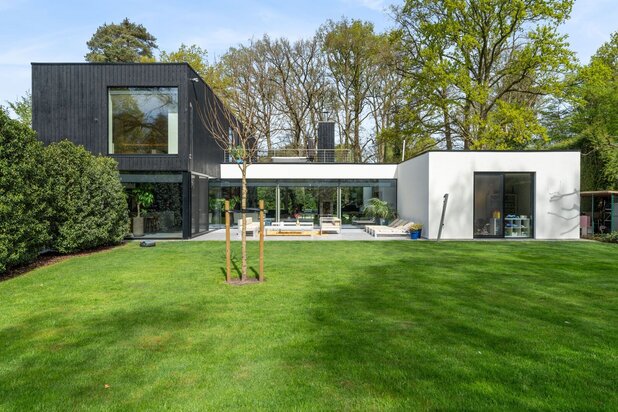 Stijlvolle en energiezuinige villa op 3434m² in Schotenhof 