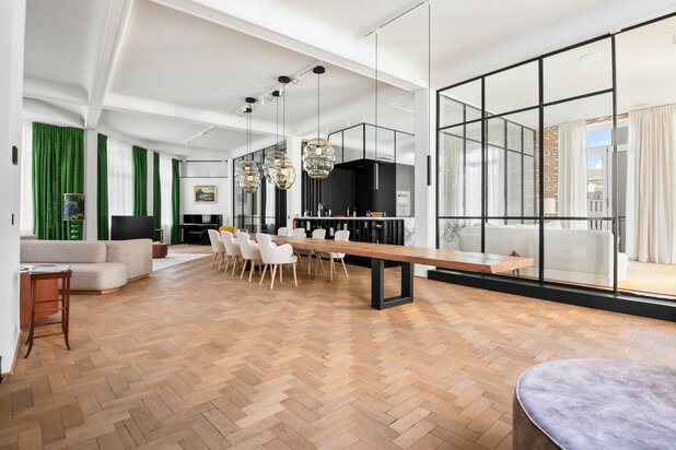 High-end city loft with exclusive 120m² roof terrace!