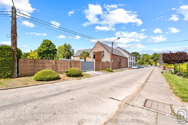 Schitterende woning met zwembad, gerenoveerd in 2007.