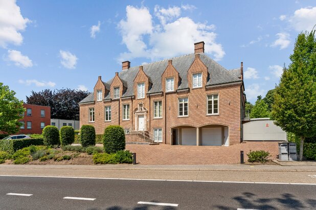 Exclusief gelijkvloers en luxe villament van 265m² op een groen terrein van 390m² te Genk.