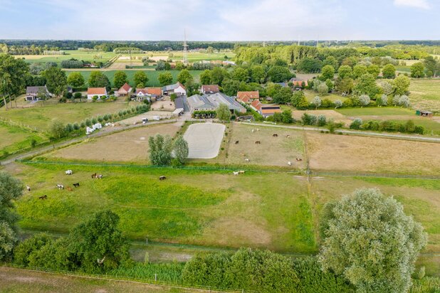 Uniek hippisch complex met woning op toplocatie