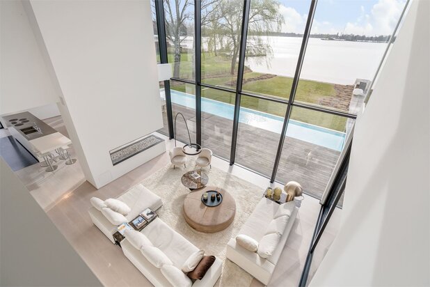 Exclusieve high-end villa aan privémeer – een oase van luxe en comfort