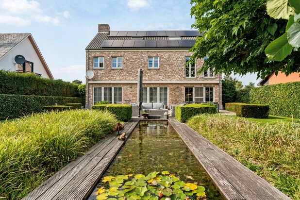 Prachtige villa met 6 slaapkamers op 1.329 m² te Mol