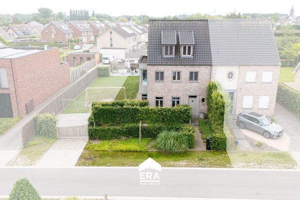 Prachtige, luxueuze woning met 5 slaapkamers en zwembad.