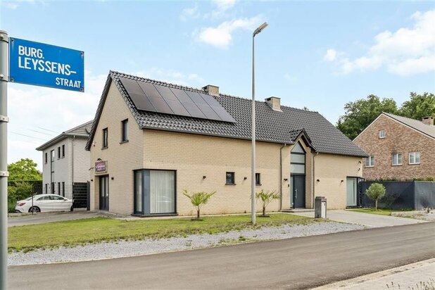 ZEER RUIME WONING MET 5 LAAPKAMERS OP RUSTIGE DOCH CENTRALE LIGGING IN KOERSEL