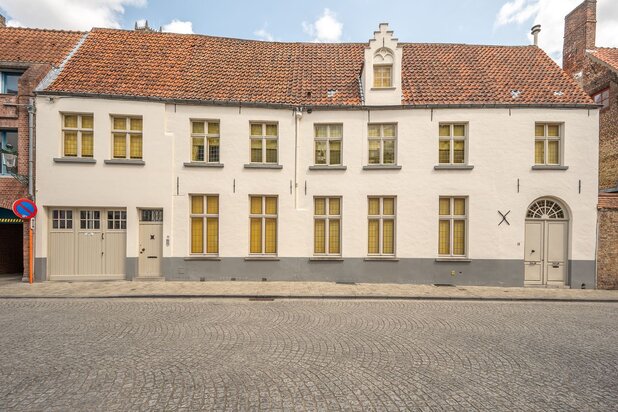 Groots breedhuis te centrum Brugge