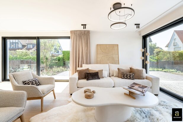 Ruime, pas gerenoveerde villa [Tennispad - Zoute].