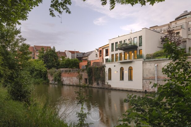 Unieke waterfront townhouse met zicht op de Bijloke aan de Leie