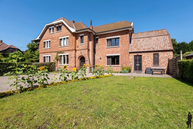 Authentieke, gerenoveerde ingenieursvilla in groen (7 slpk.)