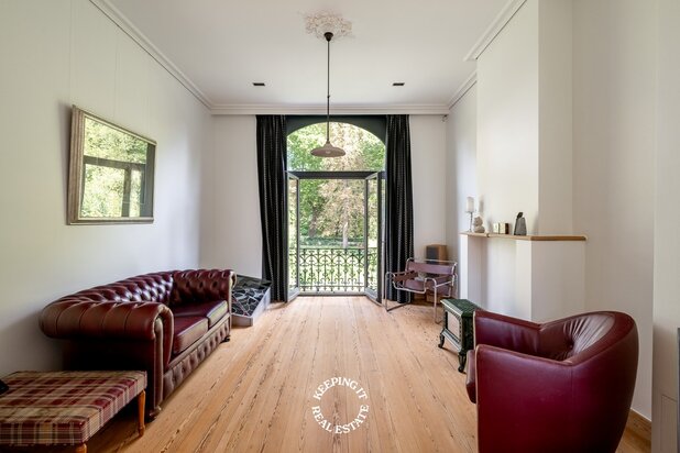 Herenhuis aan het water