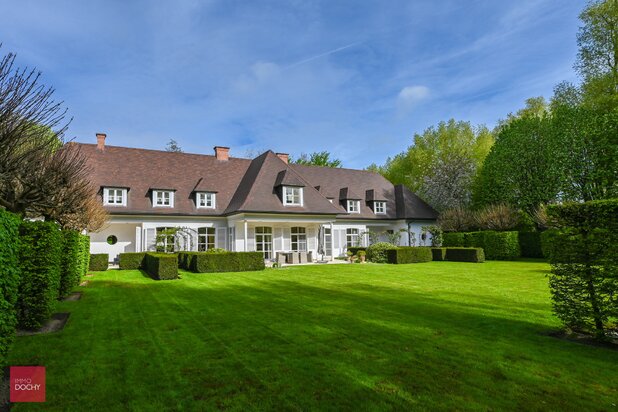 Zeer goed onderhouden ruime villa op ca. 4.000m²