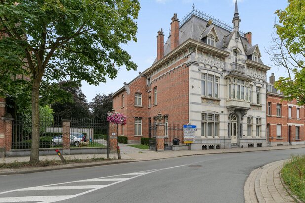 Karaktervolle herenhuis met polyvalent karakter in Terhagen