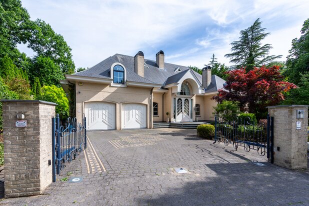 Luxe Amerikaanse villa met binnenzwembad op 2.000m² grond