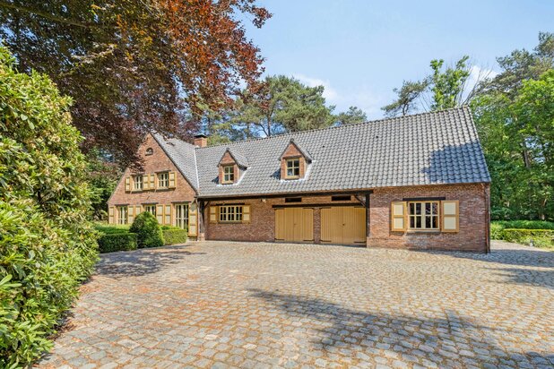 Country-style villa & outbuilding for sale in Schilde