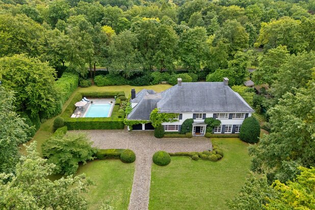 Exclusieve villa met zwembad in centrum Brasschaat