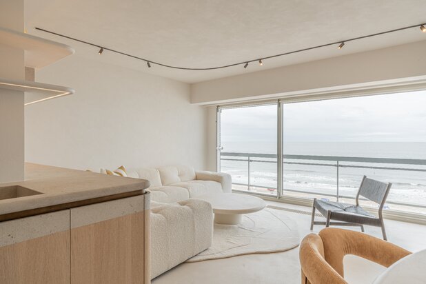 Magnifique appartement entièrement rénové avec vue mer frontale, à seulement quelques pas de la place du Phare...