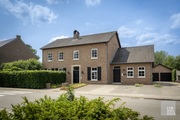 Riante vrijstaande woning mét praktijkruimte in het centrum van Opgrimbie! 