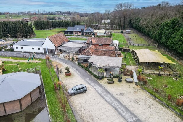 Exclusief domein met restaurant/feestzaal en luxueuze woning op 5 Ha te Torhout