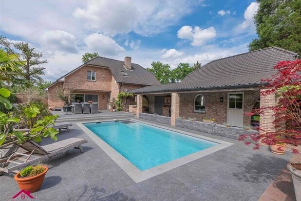 Hoogwaardig afgewerkte, landelijke villawoning