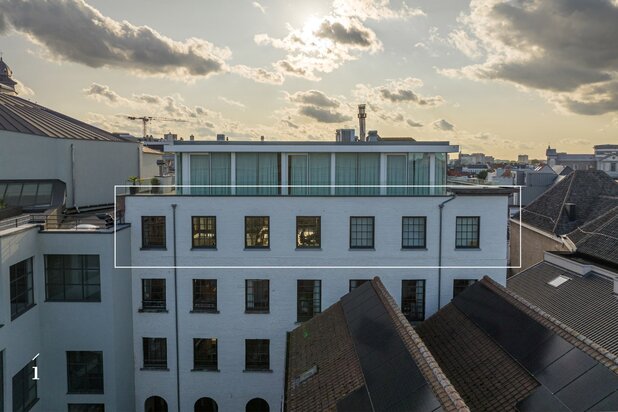 Uitzonderlijk loft met ruim terras aan de Krook