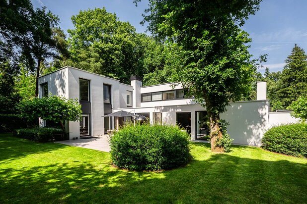 Exclusieve moderne villa met zwembad in het groene hart van Deurle