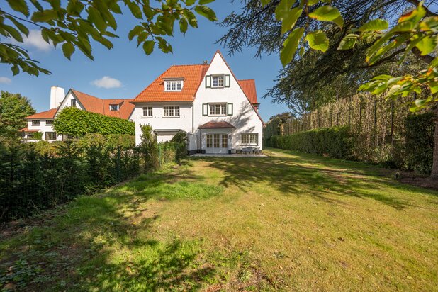 Villa jumelée, rénovée, non-meublée avec un jardin plein sud donnant sur le Golf - Zoute