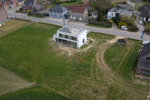 Bouwgrond van 1050 m² met 4-gevel op maat