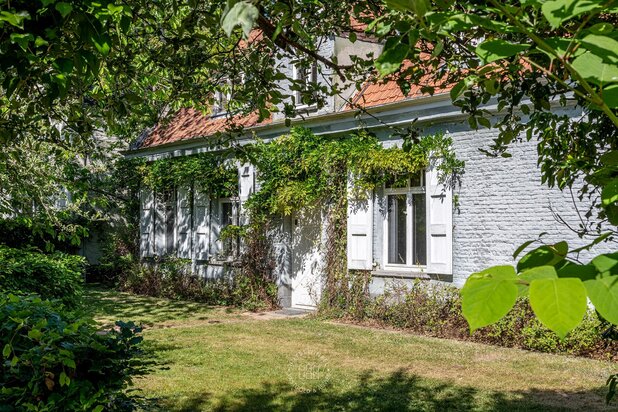 Karaktervolle hoeve op topligging in het hart van Sint-Martens-Latem