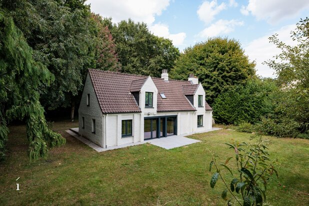 Te restaureren woning in het beschermd domein Edgard Gevaert