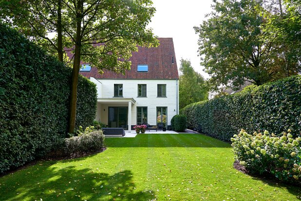 Te koop te Schilde, uitzonderlijke koppelvilla