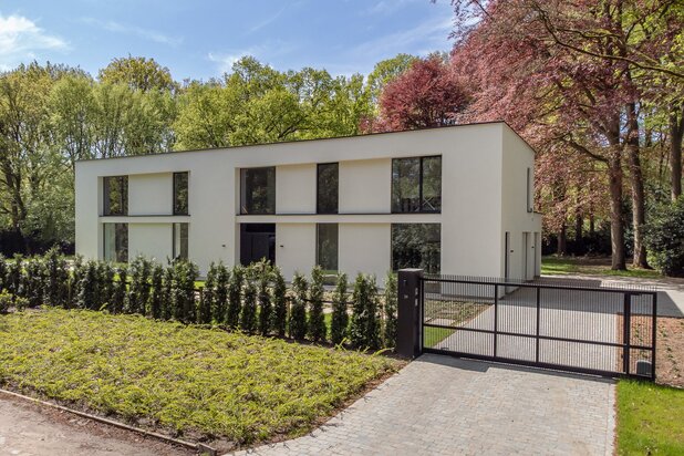 MODERNE DESIGNVILLA OP TOPLOCATIE
