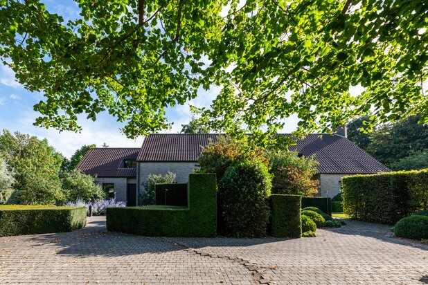 Maison de médecin avec jardin: cabinet ou cohabitation