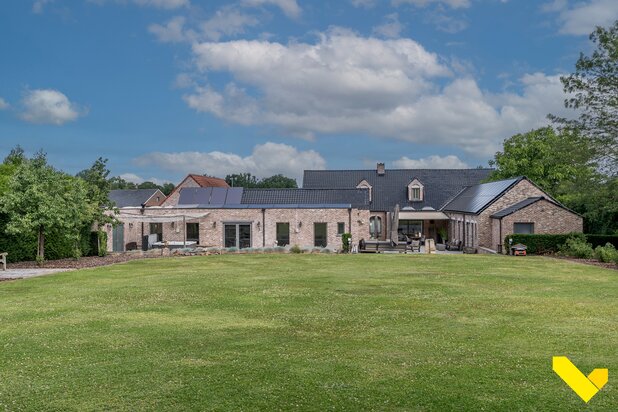 Uitzonderlijke villa met binnenzwembad en prachtig perceel!