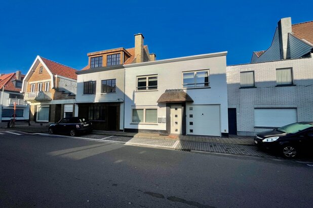 Charmante woning te koop centraal gelegen in Oud-Knokke vlakbij het centrum.