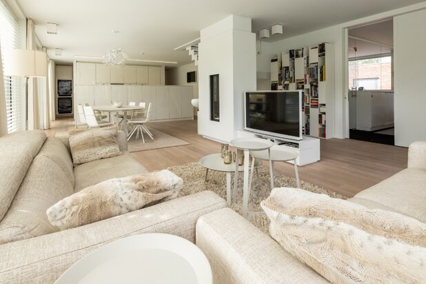 Handelspand met Appartement op 785m² grond