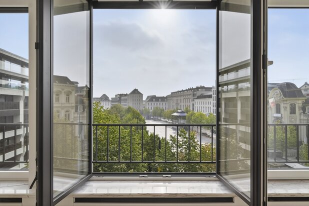 Lichtrijk, ruim appartement met prachtige zichten over de Kouter