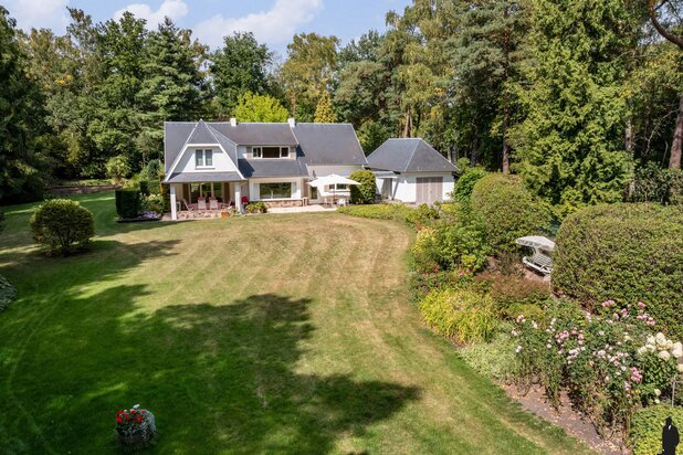 Exclusief landhuis op groen privé domein