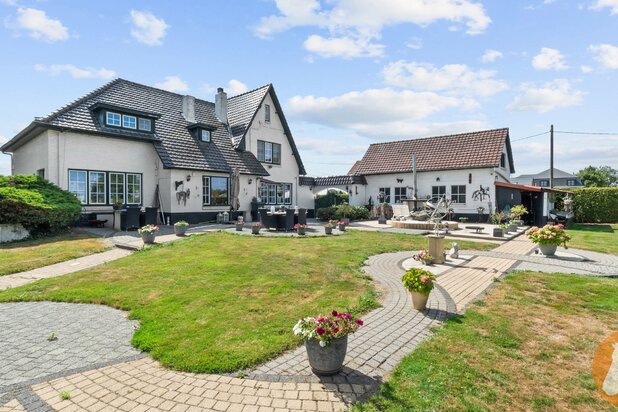 NEEROETEREN - Woning met accommodatie voor (semi)professioneel