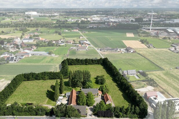 UITZONDERLIJKE vierkantshoeve met tal van mogelijkheden!