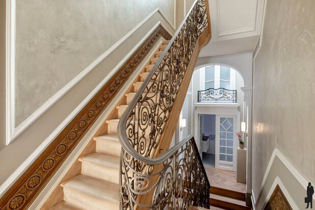 Statige meesterwoning met grandeur, 6 slaapkamers en zonnige tuin 