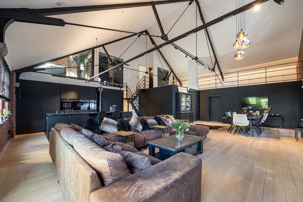 ANTWERPEN - Uniek loft appartement in historisch pakhuis!